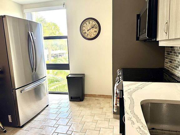 4th image of 1629 Riverview Rd APT 221