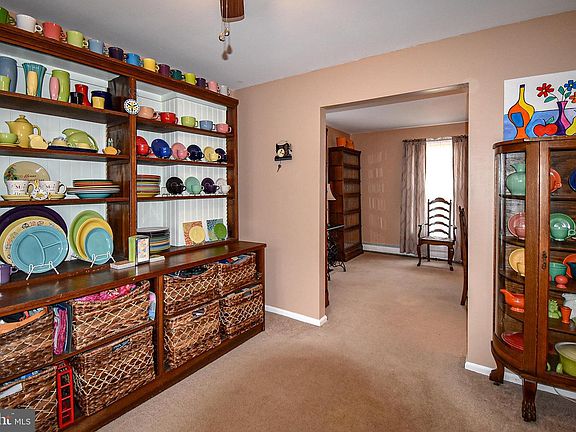 5th image of 70 Schoolhouse Ln