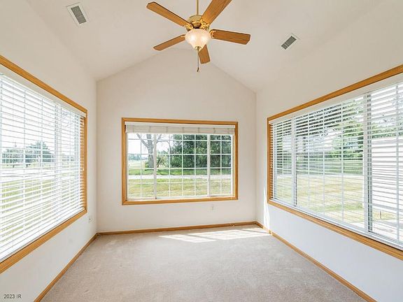 3rd image of 3617 NE Cottonwood Ln