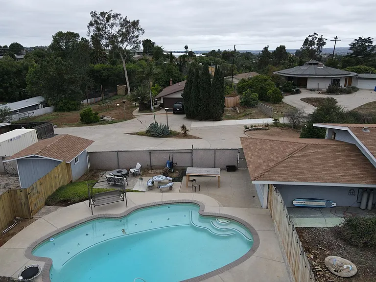 420 Osborne St — Photo 18