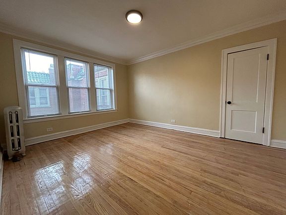 4th image of 4015-4023 W School St #4023-3W