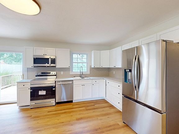4th image of 121 W Peach St