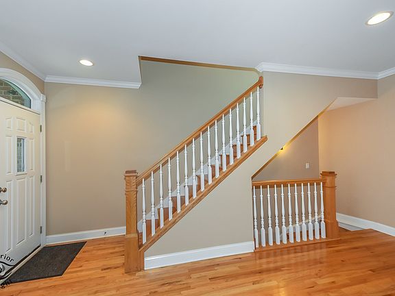 4th image of 5927 S Moody Ave