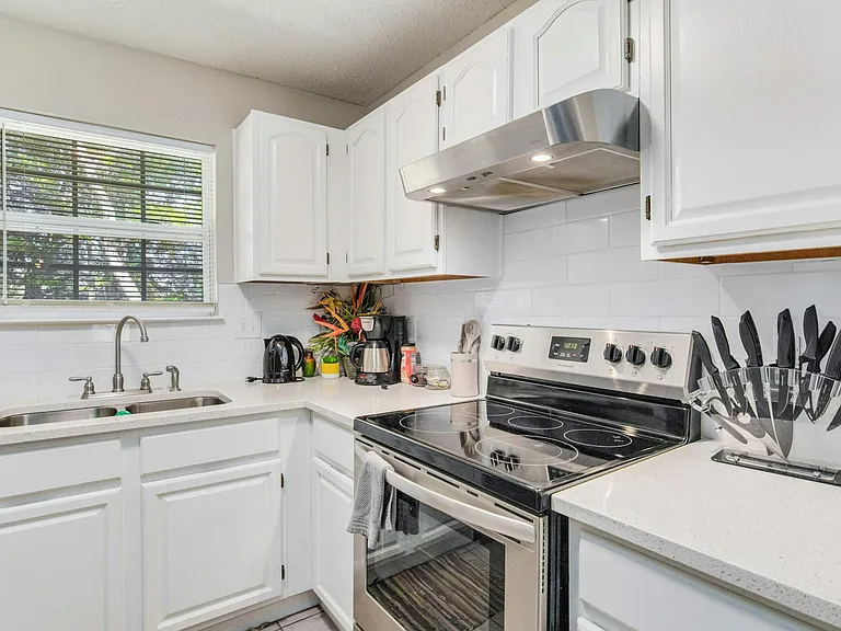 3410 Green Briar Cir #B — Photo 2