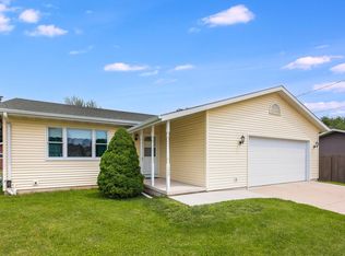1369 Irving Cir, Manitowoc, WI 54220