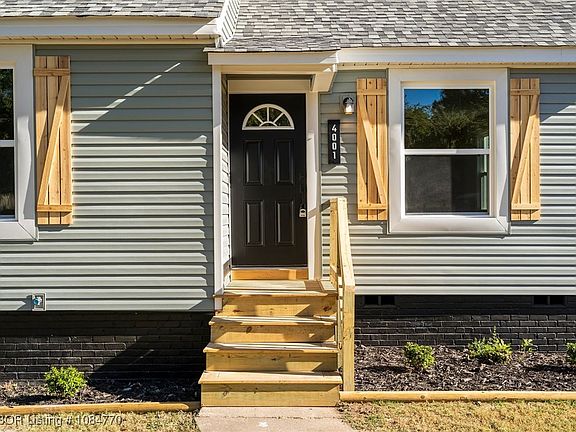 2nd image of 4001 Macarthur Dr