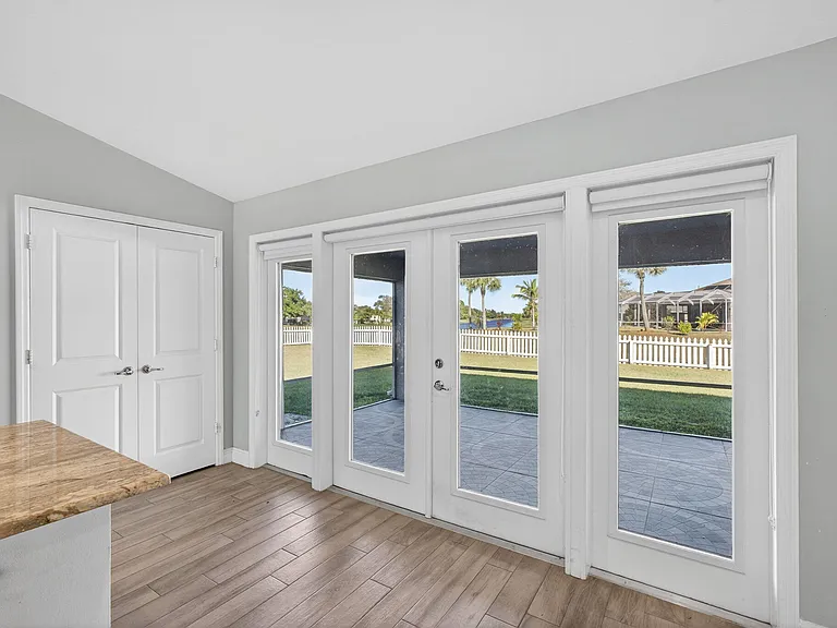 2501 SE Mariposa Ave — Photo 48