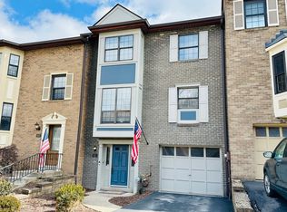 631 Woodcrest Dr, Pittsburgh, PA 15205