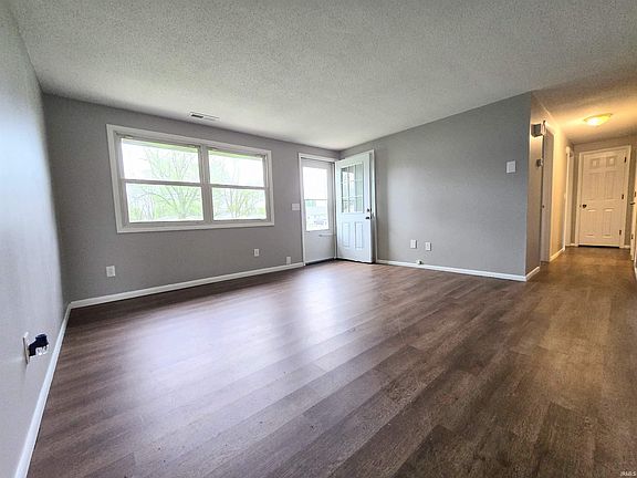 2nd image of 1921 Lathrop Dr