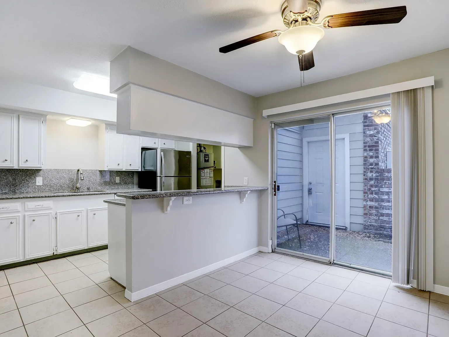 2 bed, 1.5 bath, 1357 sqft, $1,800 — Photo 4