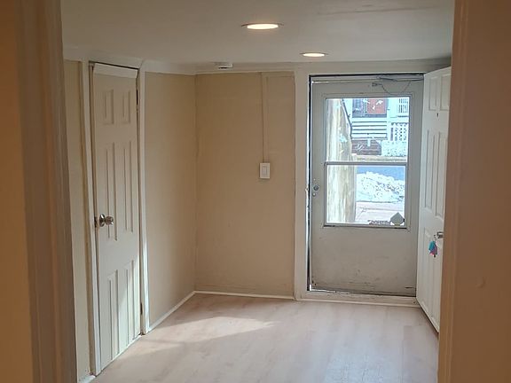 4th image of 321 Fisher Ave #1