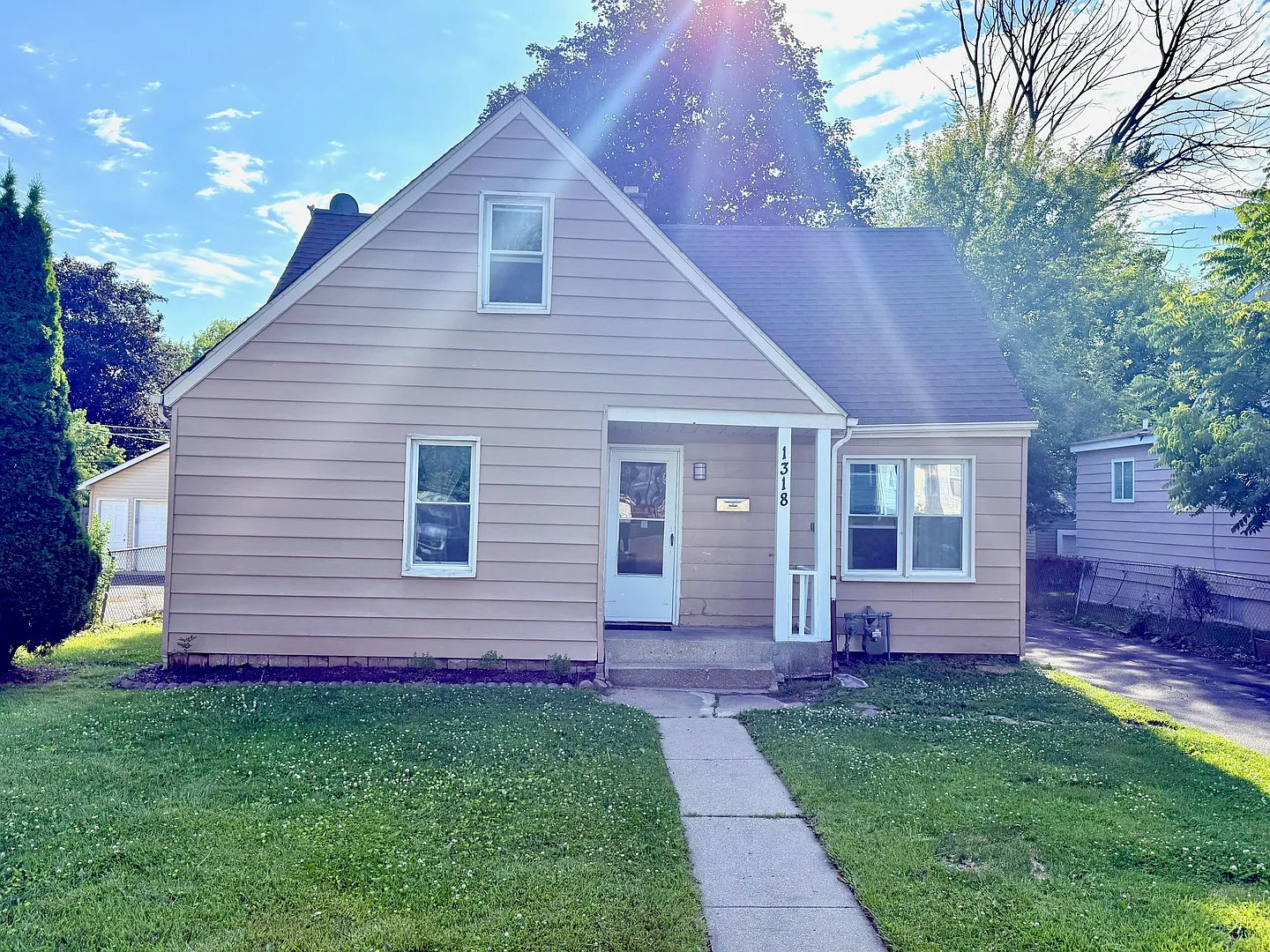 1318 Pine Grove Ave photo 1