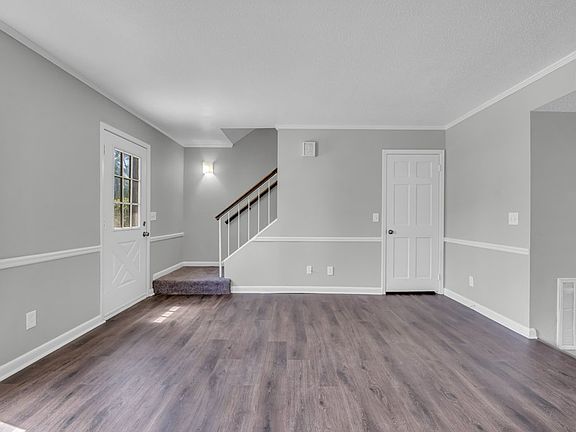 4th image of 400 Forrest Blvd #10