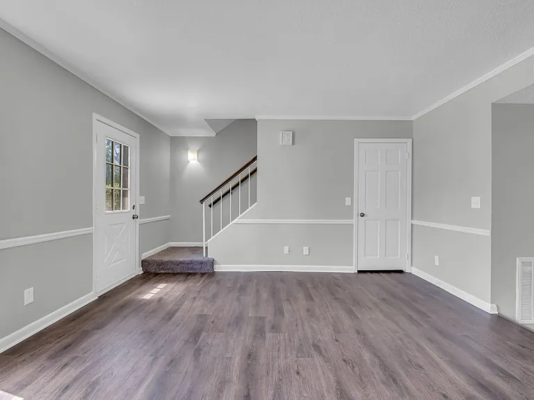 400 Forrest Blvd #9 — Photo 9