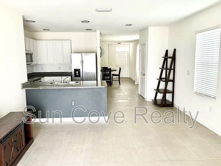 3180 Suncoast Plains Dr — Photo 3