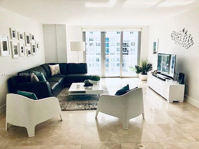Arlen Beach Condo — Photo 3