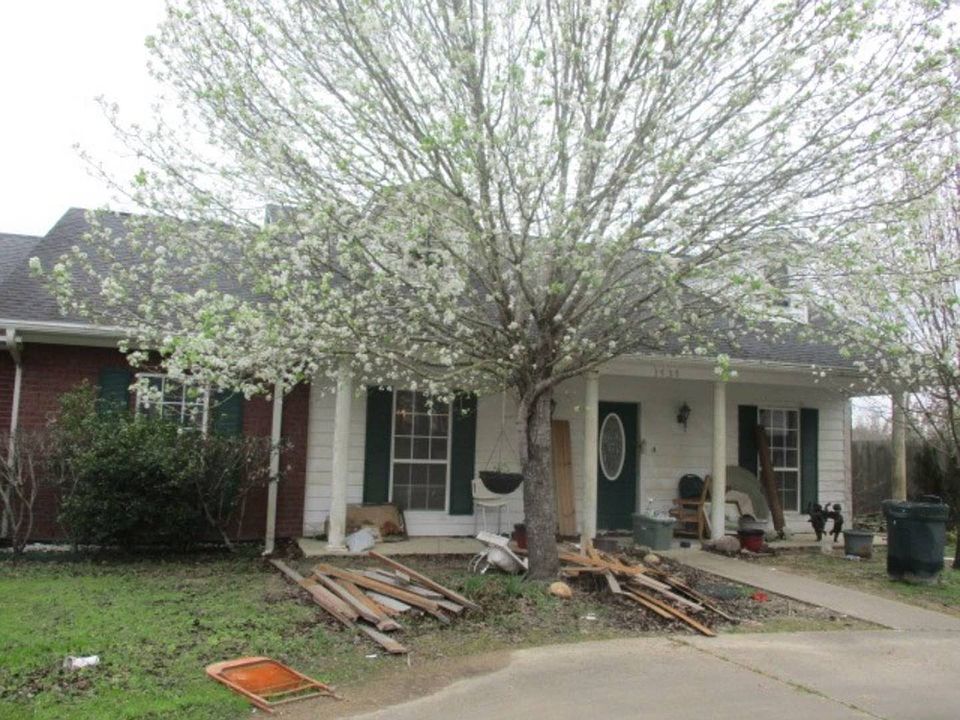 1st image of 1735 Limerick Dr