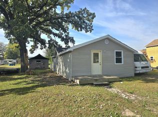 422 Wyota Ave, East Dubuque, IL 61025