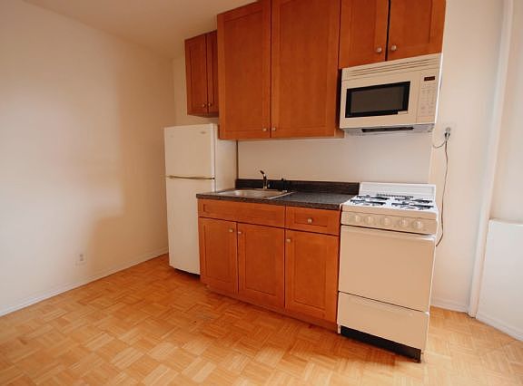 3rd image of 23 Jones St APT 15