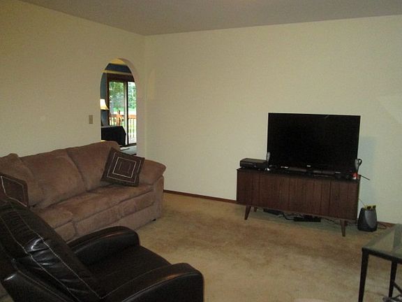 4th image of 2411 Mandrake Dr