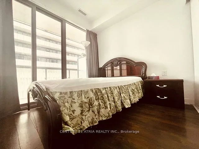 50 Charles St E #3305 — Photo 8