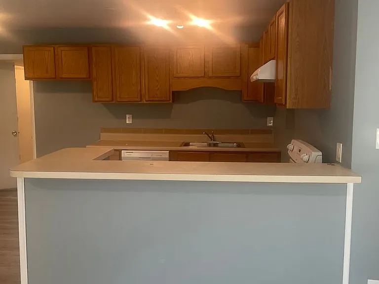 1700 Lewis Ave — Photo 5