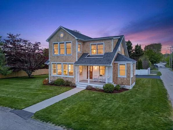 42 Windsor St, Jamestown, RI 02835