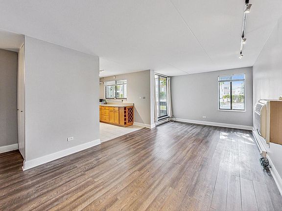 5th image of 322 W Miner St APT 1C