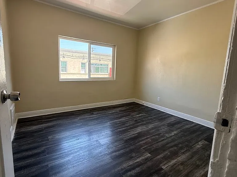 2225 Michigan Ave — Photo 3