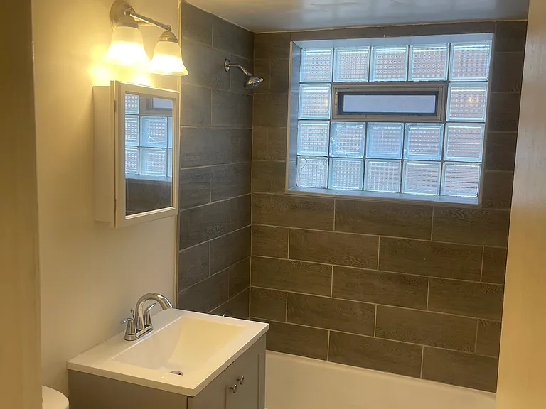 1107 W Cermak Rd #6 — Photo 10