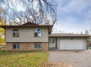 6865 Oakview Ln N, Maple Grove, MN 55369