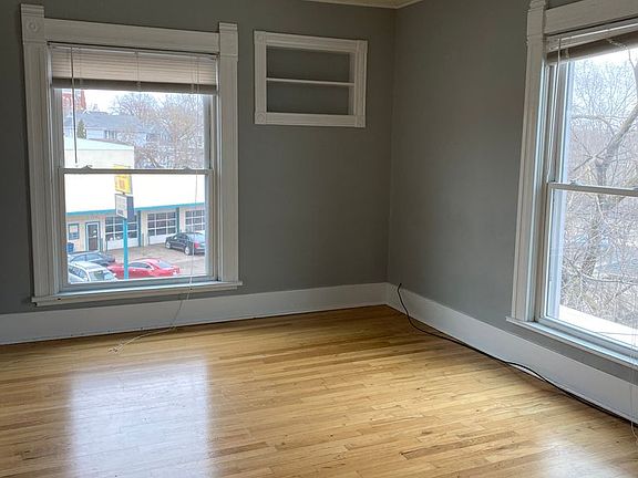 4th image of 1251 Plainfield Ave NE APT E