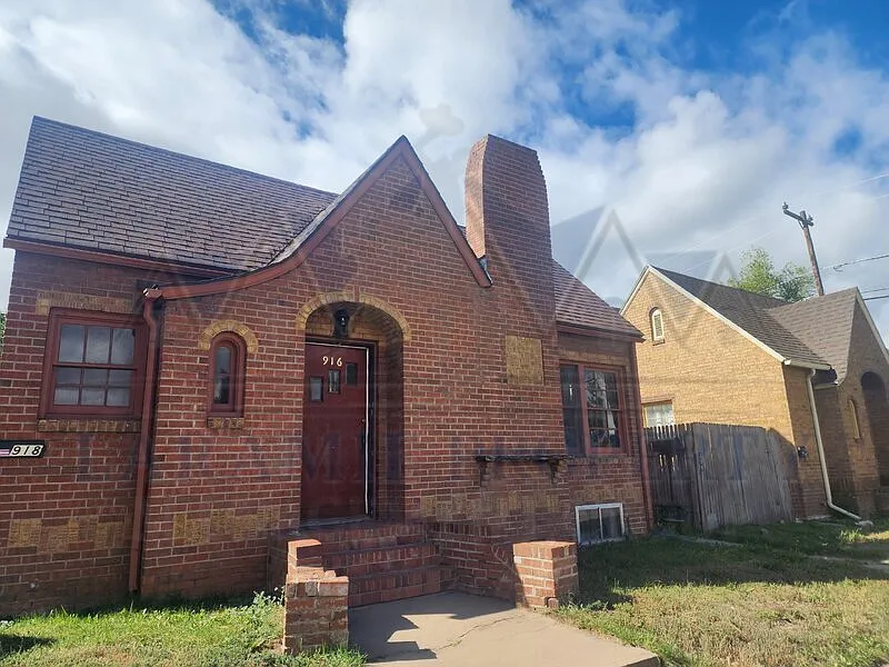 916 Grand Ave #1/2