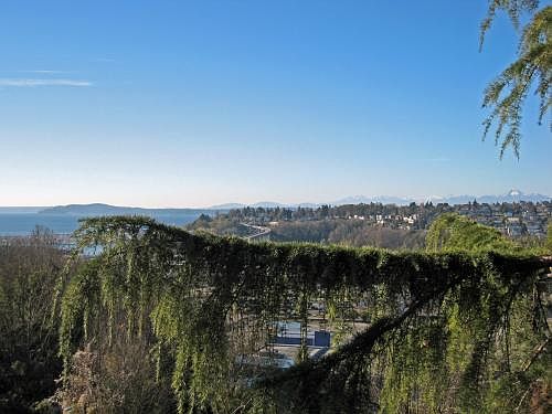 Enjoy 180-degree Western Views of Elliot Bay and Olympic Mountains