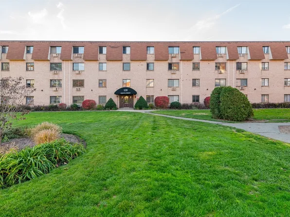 119 Grove St APT 234, Rockland, MA 02370