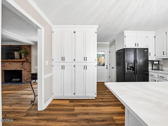 5th image of 724 Silver Springs Dr