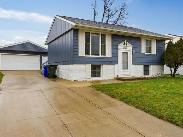 3138 Bayberry Dr SW, Cedar Rapids, IA 52404