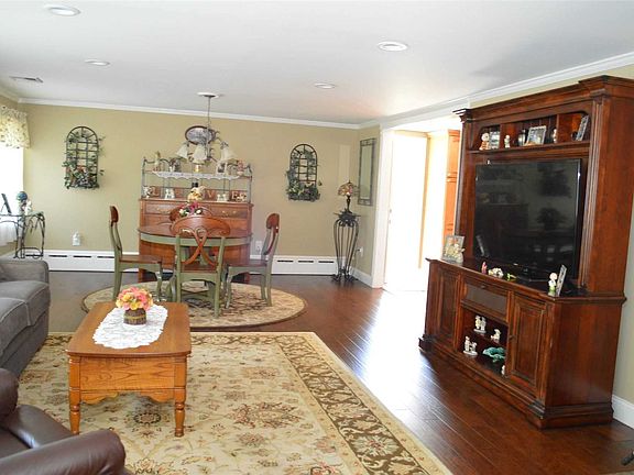 4th image of 24 Lidge Dr