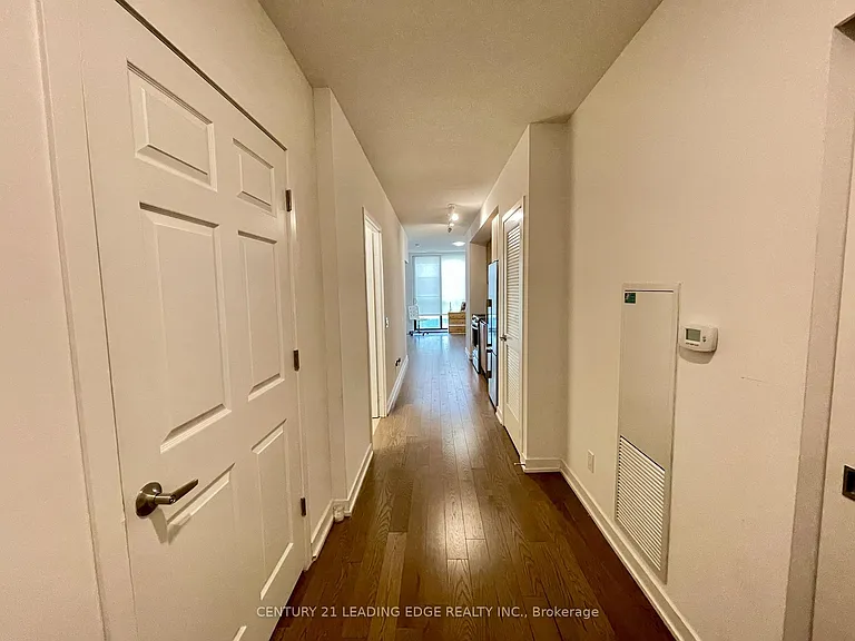 25 Richmond St E #421 — Photo 4