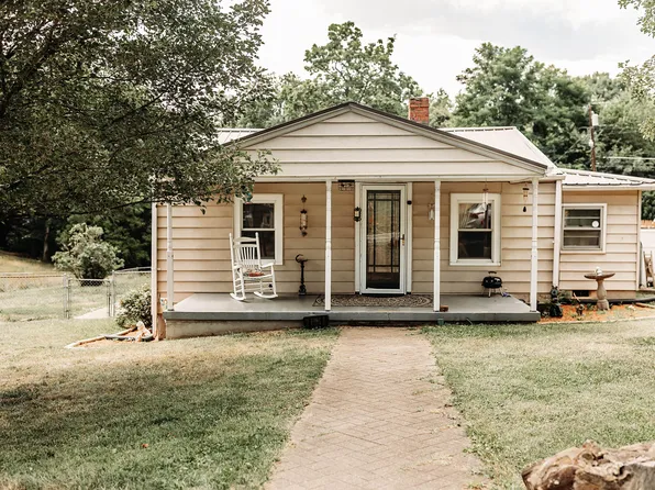 1103 Brookhaven Dr, Covington, VA 24426