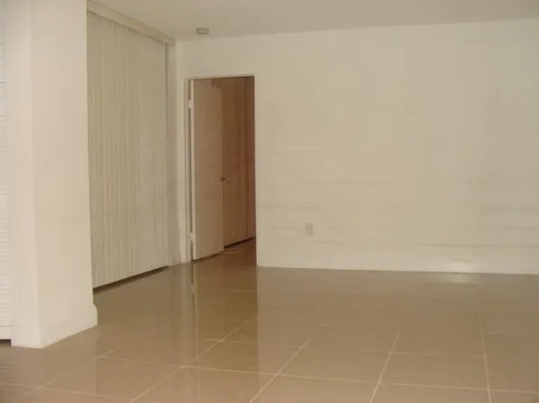 11780 SW 18th St APT 214, Miami, FL 33175