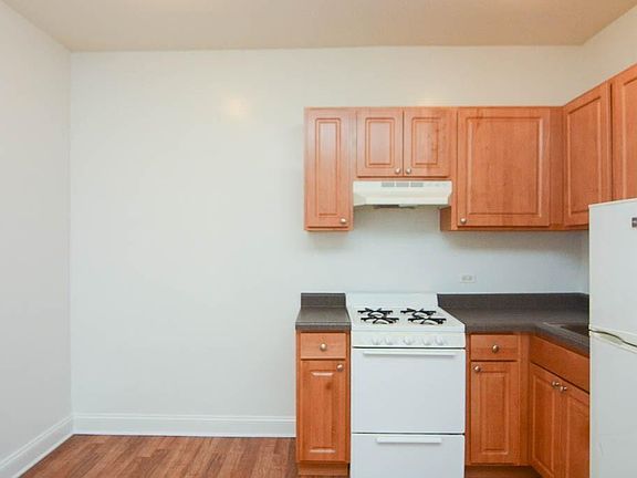 2nd image of 1742 N Humboldt Blvd APT 205