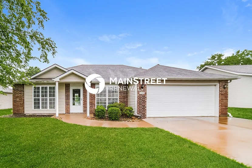 715 Country Ln — Photo 1