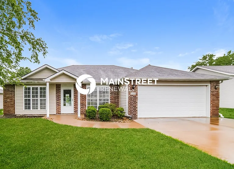 715 Country Ln — Photo 1