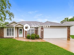 715 Country Ln, Raymore, MO 64083