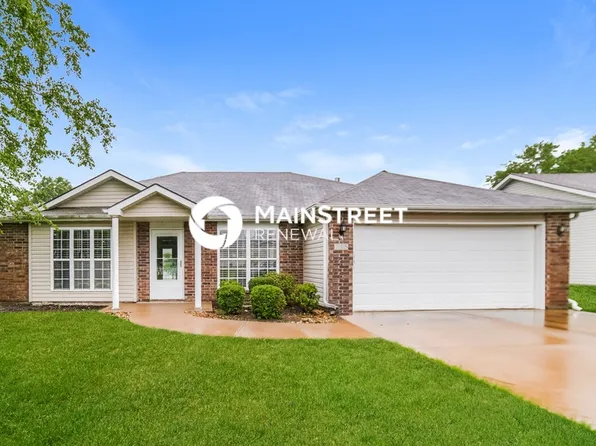 715 Country Ln, Raymore, MO 64083