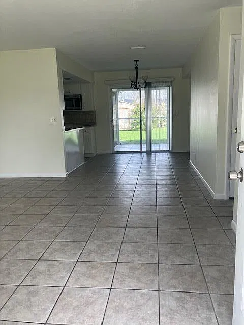 2 bed, 2.0 bath, 1056 sqft, $2,400 — Photo 2