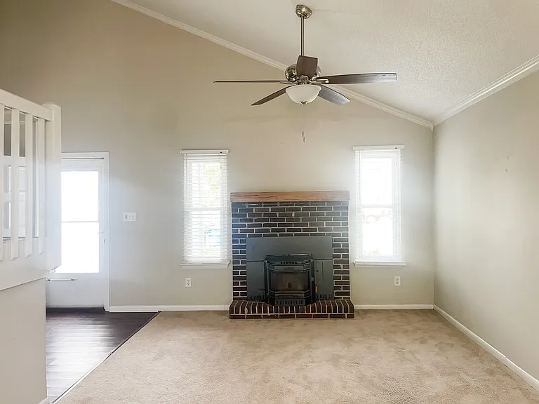 916 Appleby Ct — Photo 7