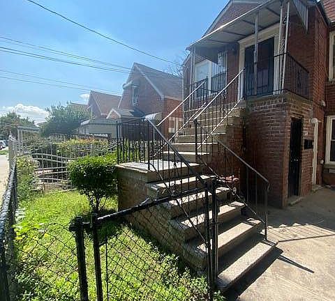 5th image of 2567 Young Ave