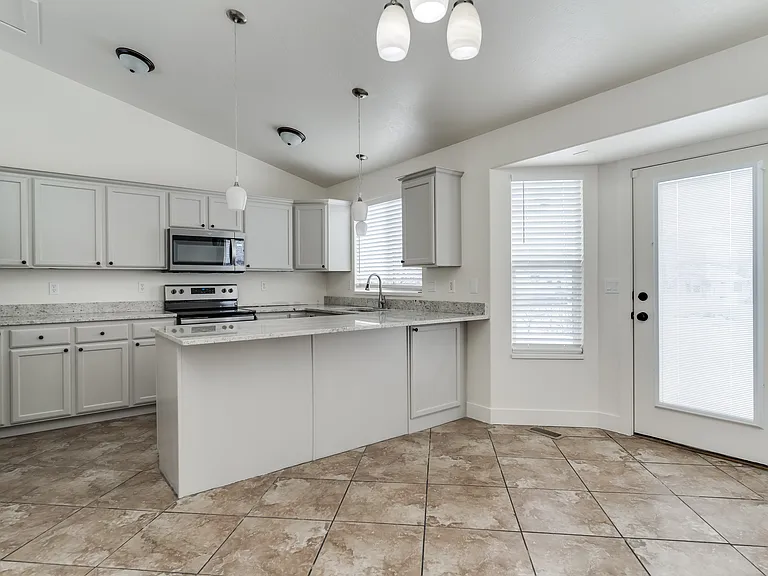 2271 W 1450 N — Photo 7